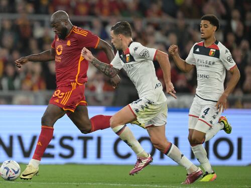 La Roma piega il Genoa e blinda il sesto posto