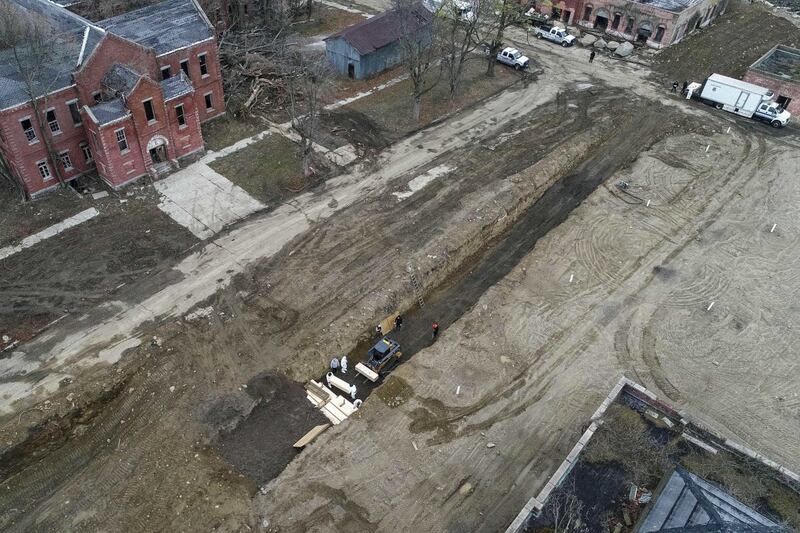 Hart Island, l'isola di New York dove verranno sepolti i morti di coronavirus 13