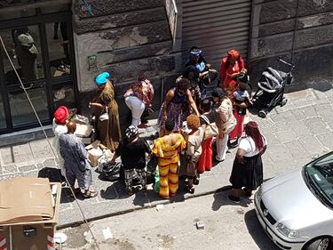 Napoli, Tornano i mercatini della "monnezza" dopo l'aggressione al farmacista 1