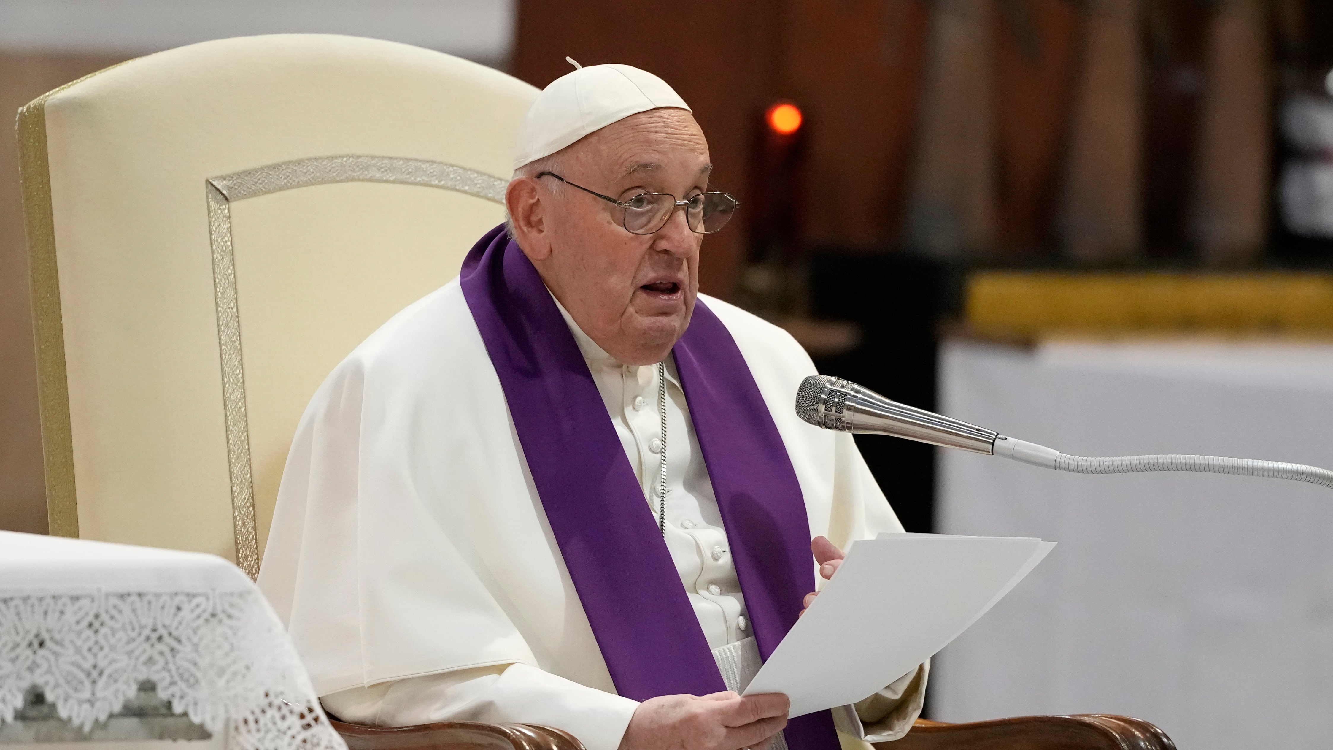 Il Papa "tentato" dal diaconato femminile. E c'è chi vuole le donne prete