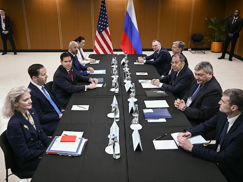 Vertice Lavrov-Rubio a Manila. Il ministro russo: "Mosca pronta a porre fine al conflitto ucraino per via diplomatica"