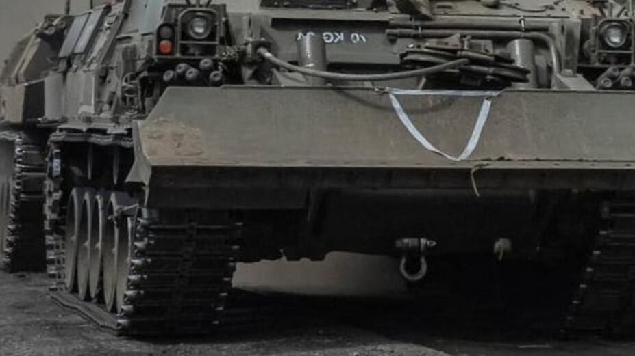 Ucraina, si muovono i mezzi corazzati: la mossa contro la Russia