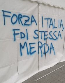 Un gazebo di Forza Italia è stato vandalizzato a Milano 3