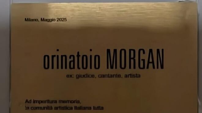 "Orinatoio Morgan", targa choc contro il cantante. Che cerca solidarietà e non la trova