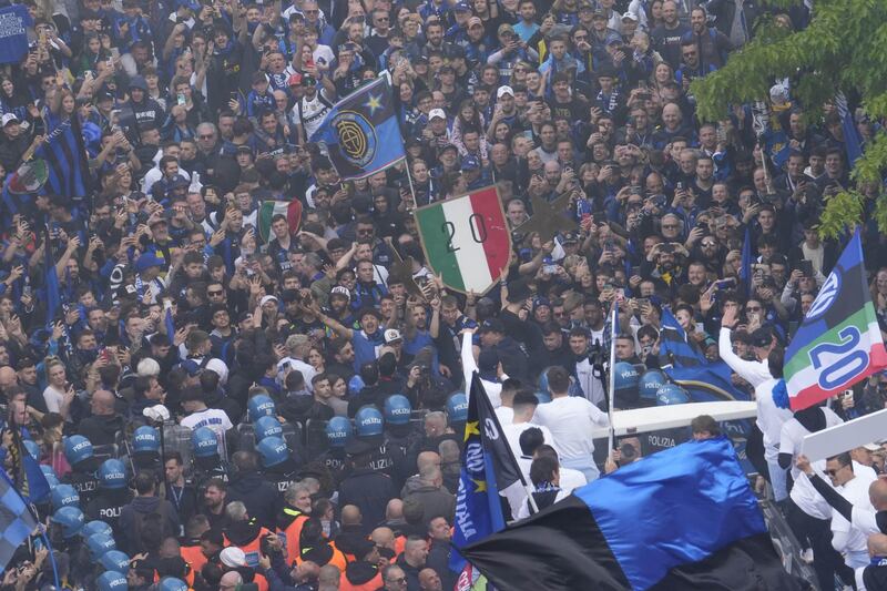 Milano si colora di nerazzurro: le immagini più bella della festa dell'Inter 7
