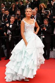 Blake Lively, pancione su red carpet 2