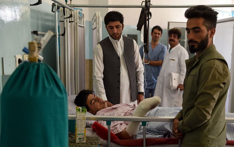 Kabul, attacco kamikaze al matrimonio: 63 morti e centinaia di feriti 1