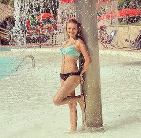 Mercedesz Henger, costume hot su Instagram 42