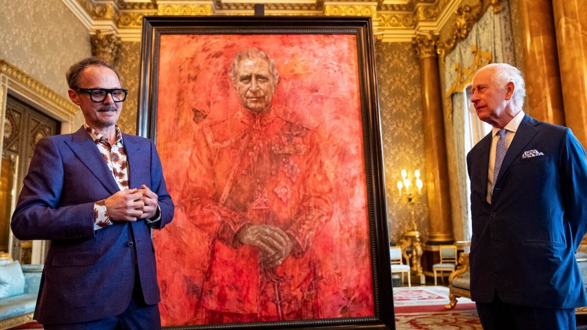 Il dettaglio “nefasto” sul ritratto di Re Carlo che fa tremare la corona