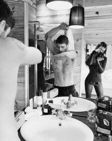 Belen Rodriguez e Andrea Iannone sexy in foto 7