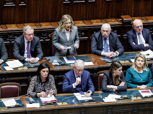 Tra Meloni e Schlein una sfida in sordina. La premier teme lo scontro con Salvini