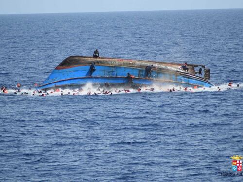 Naufragio al largo della Libia: salvati 550 immigrati, 5 i morti