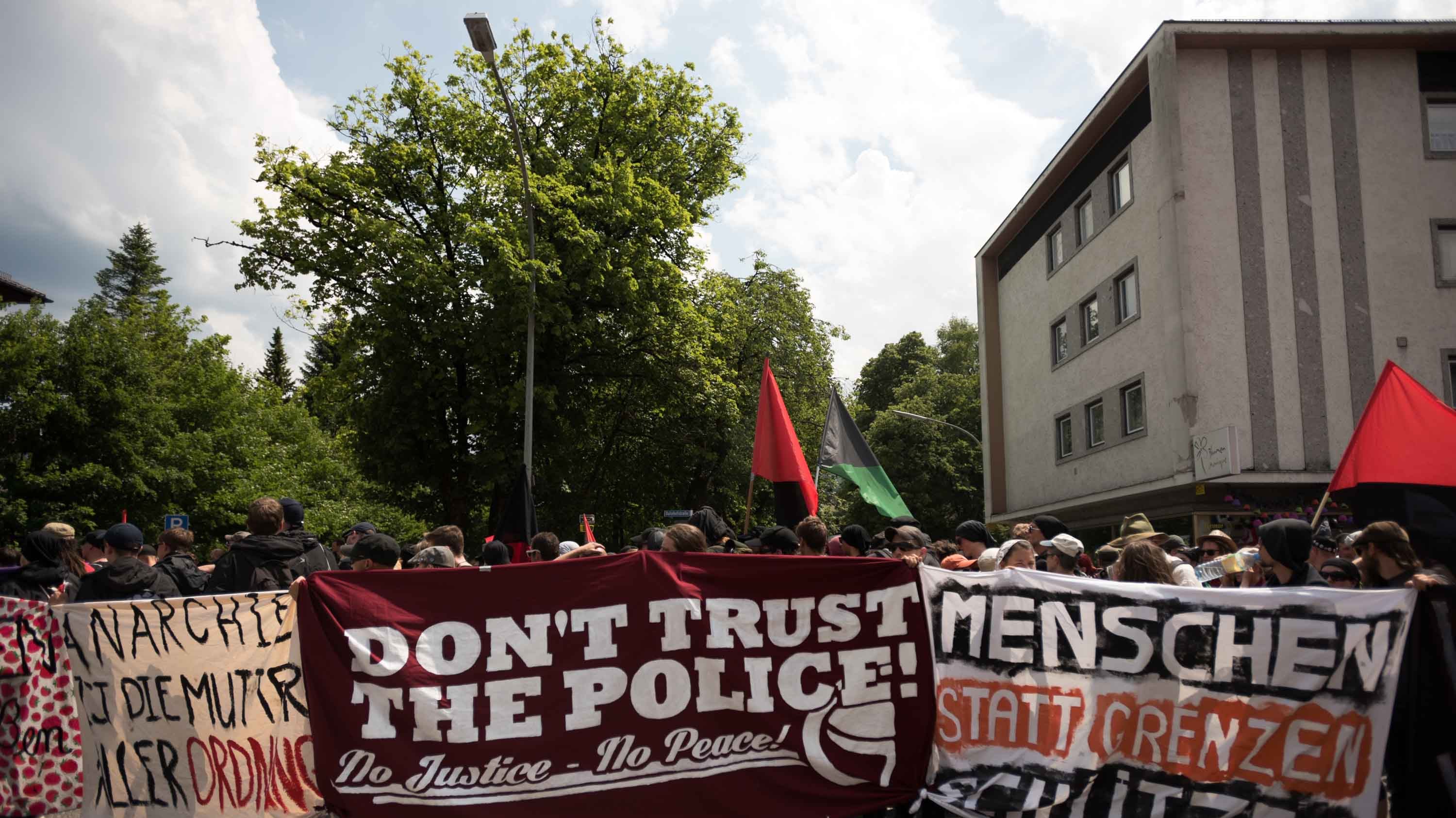 Proteste anti G7: blocco strade e binari