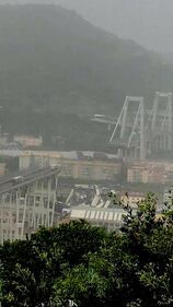 Genova, le immagini choc dei soccorsi 5