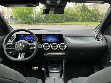 Mercedes EQA 300 4Matic: guarda la gallery del crossover elettrico premium 18