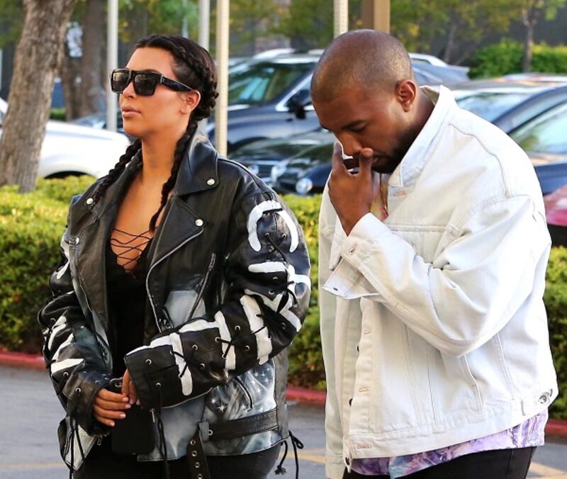 Kim Kardashian, il selfie nudo diventa un murales: foto 7