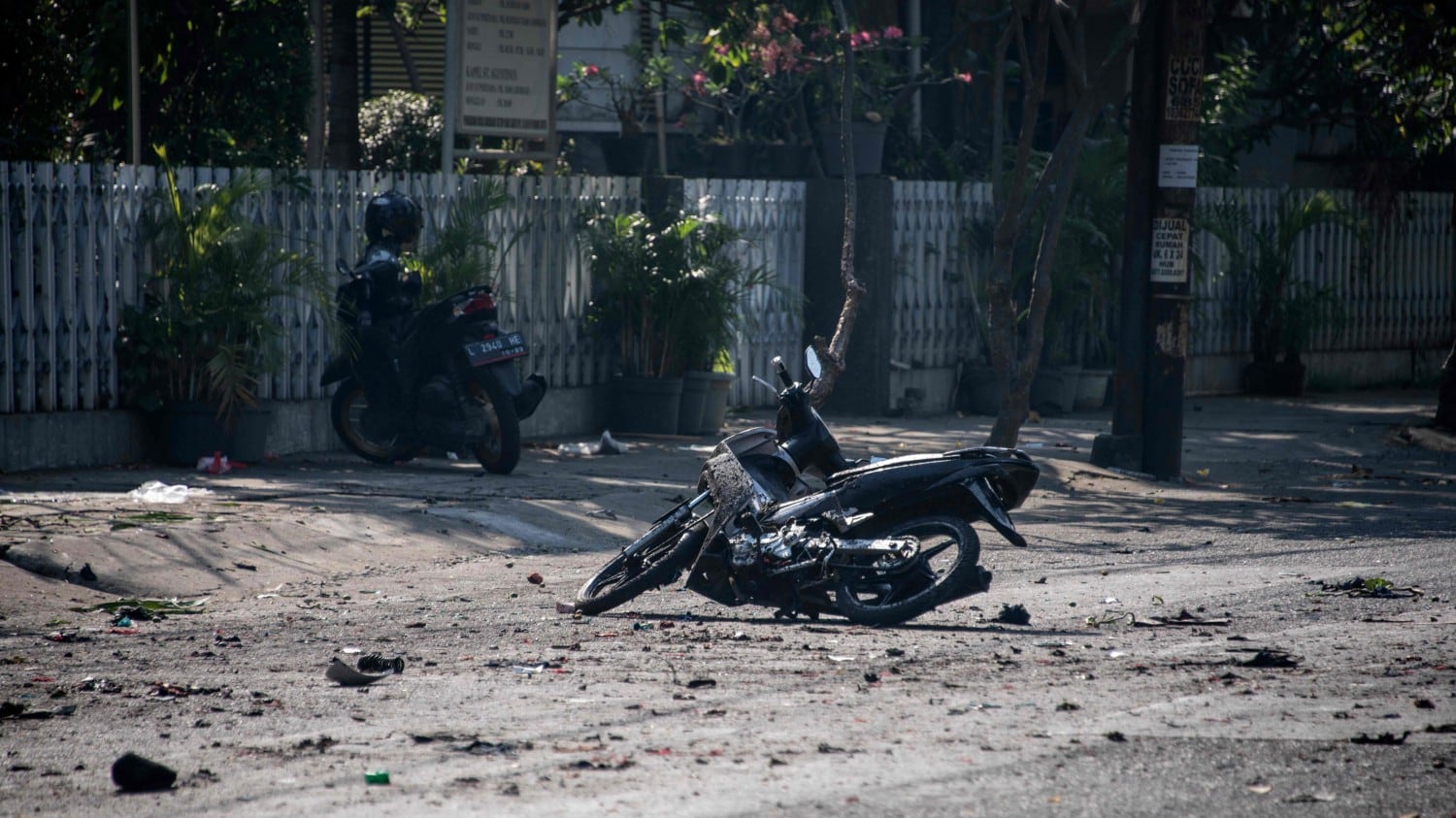 Indonesia, famiglia kamikaze fa strage nelle chiese