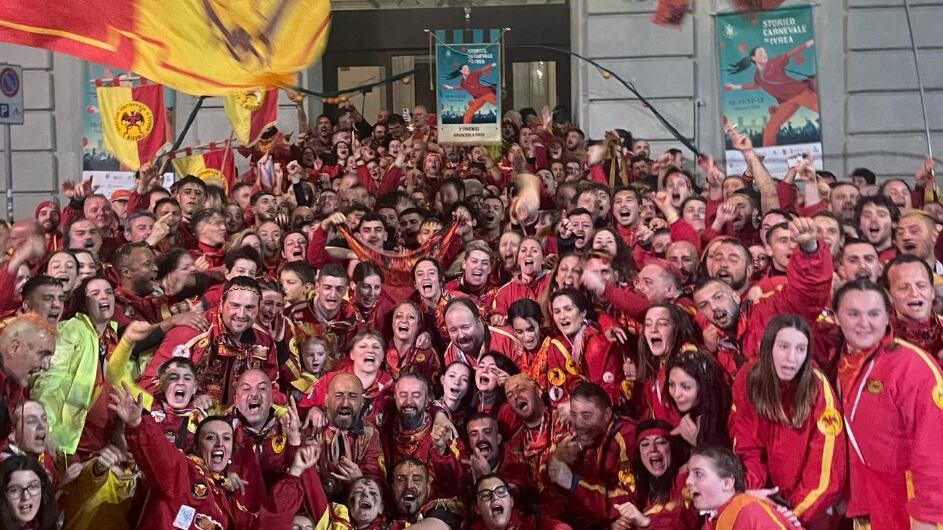 A Ivrea si tiene la spettacolare Battaglia delle Arance
