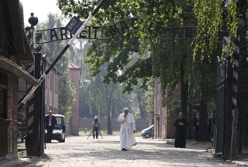 Il Papa in visita ad Auschwitz 4