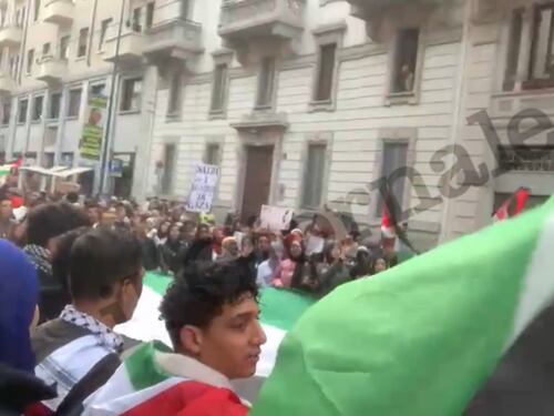 "Uccidiamo gli ebrei". Il corteo choc contro Israele a Milano - Il video esclusivo