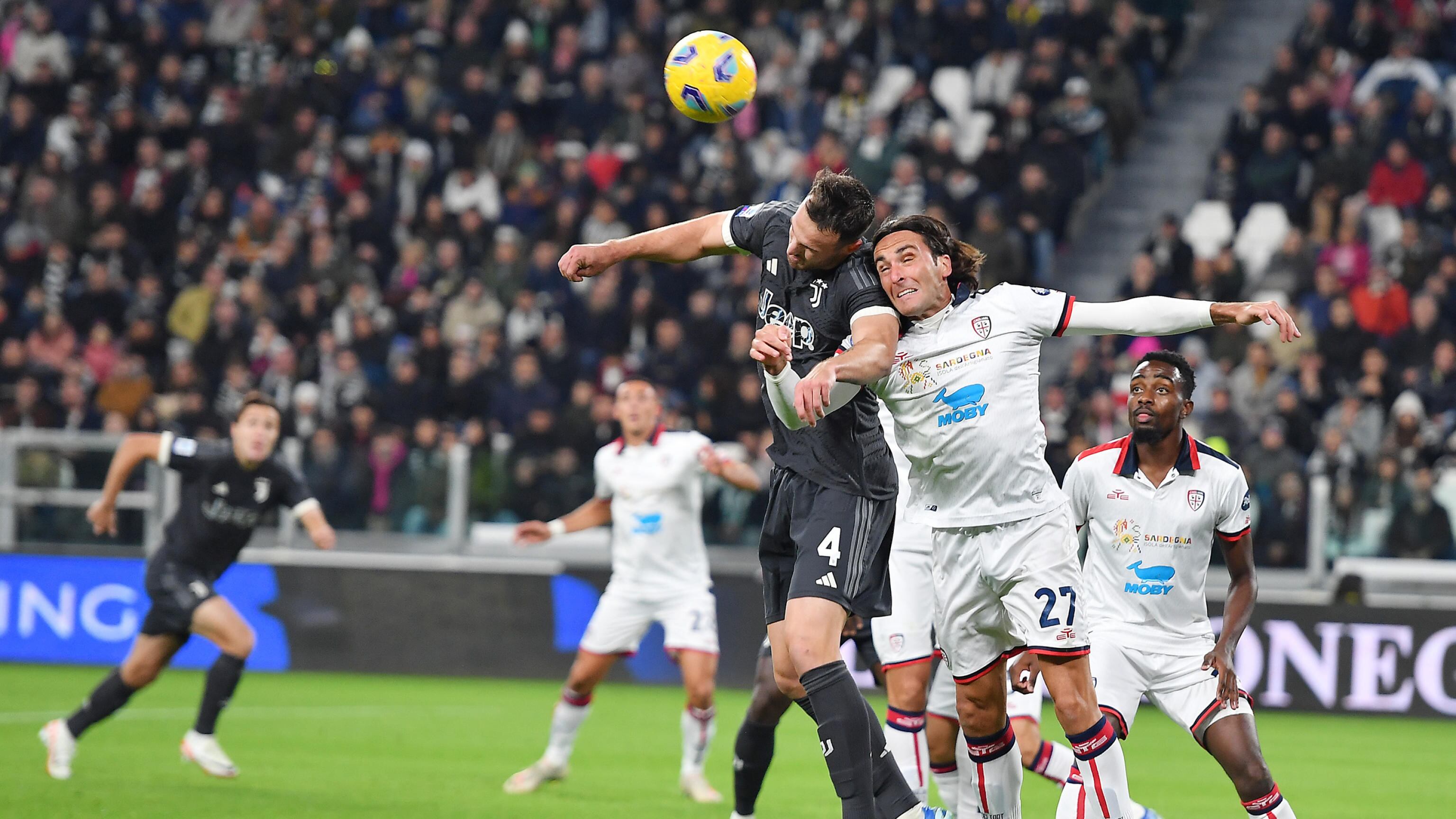 La Juventus batte il Cagliari e vola in testa alla classifica