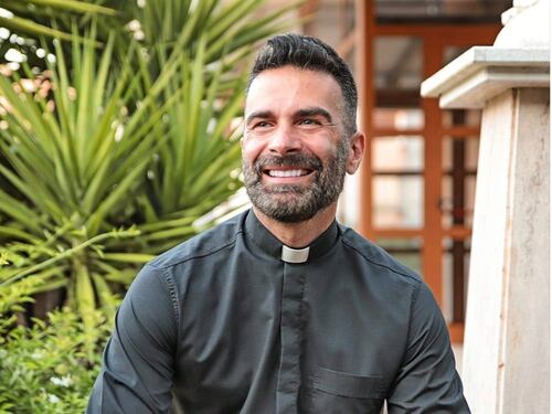 "La messa tascabile", ora Dio diventa "coach" e fonte di meditazione