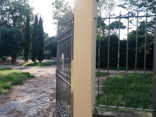 Villa Fiorelli, dove regnano degrado e tossici