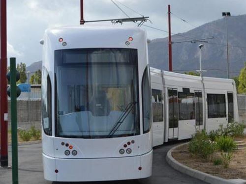 Palermo ora ha il tram: gira a vuoto sui binari