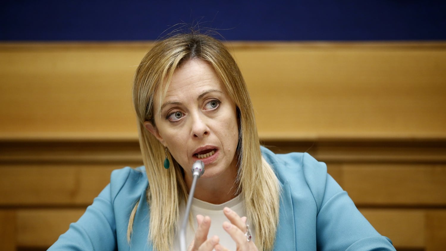 Meloni contro Fioramonti: "Non ha soldi per le scuole? Poi dà 1 milione per il mondo Lgbt"