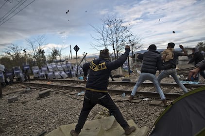 Scontri tra migranti e polizia 5