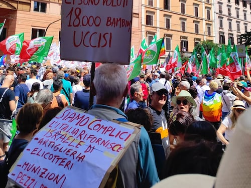 "No al genocidio", gli slogan in piazza a Roma. Contestato pure il Pd