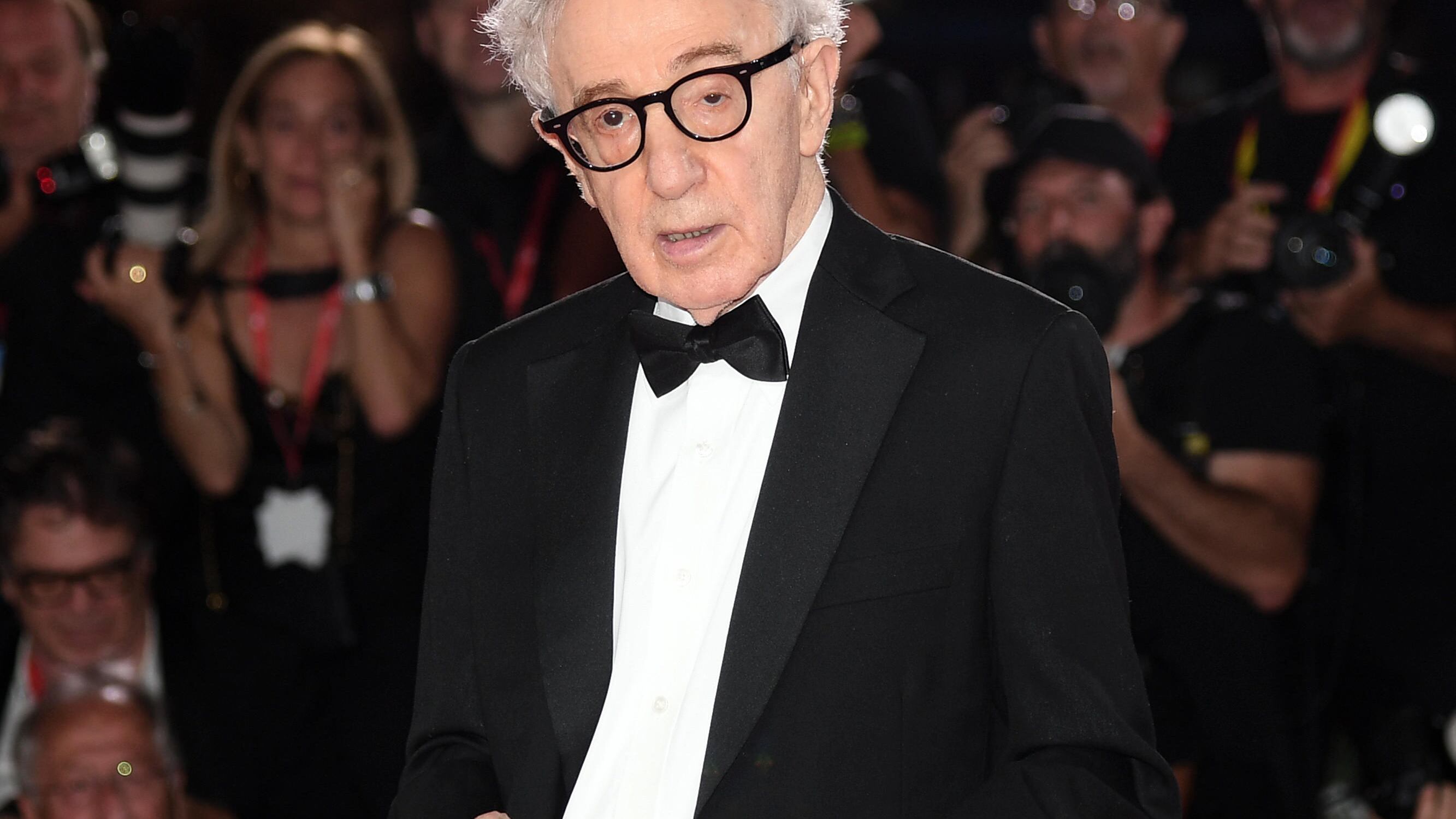 In attesa dei film di Natale, la Cortellesi continua a dominare