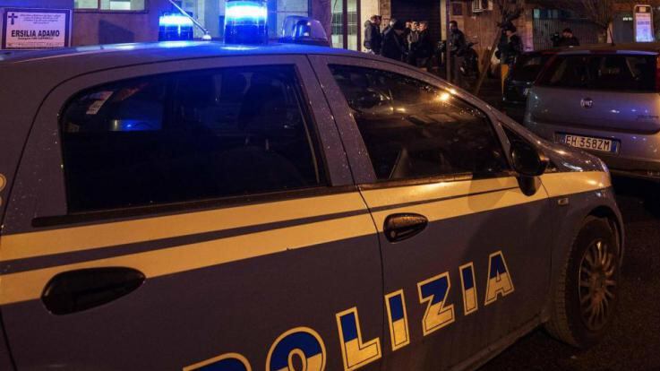 Sarno, bengalesi si affrontano in strada con cocci di vetro