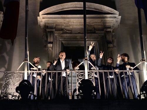 Quella politica dal balcone che porta sempre alla disfatta