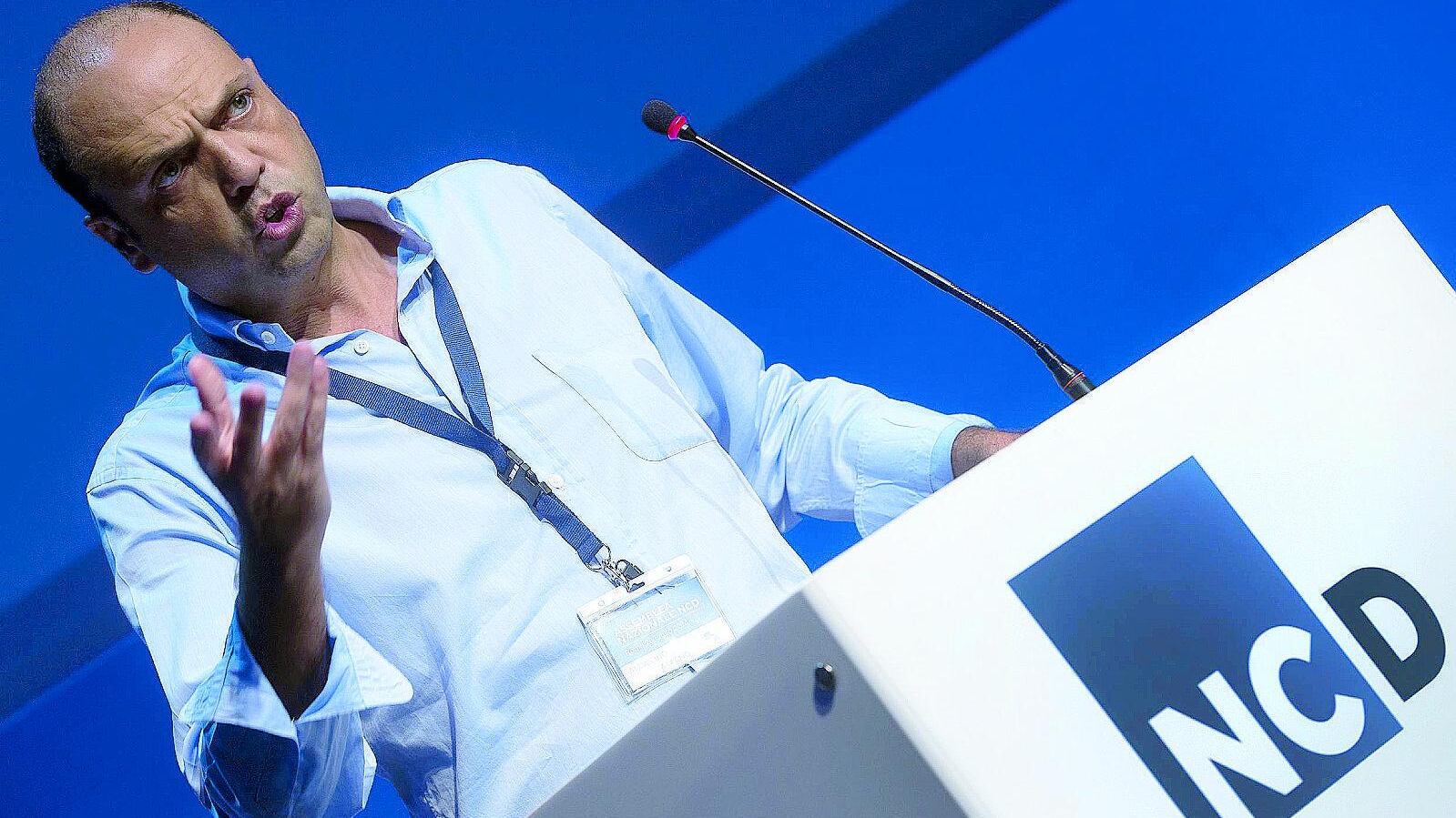 Il fallimento di un ministro: il Nord espelle Alfano