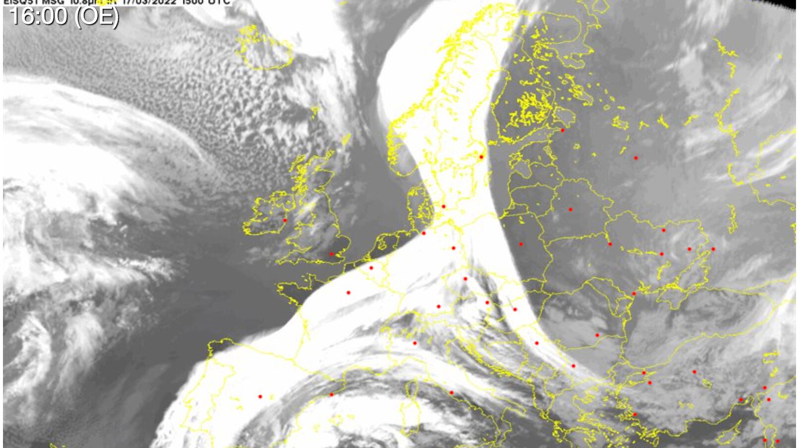 "Corridoio" di nubi e neve gialla: cosa significa questa foto