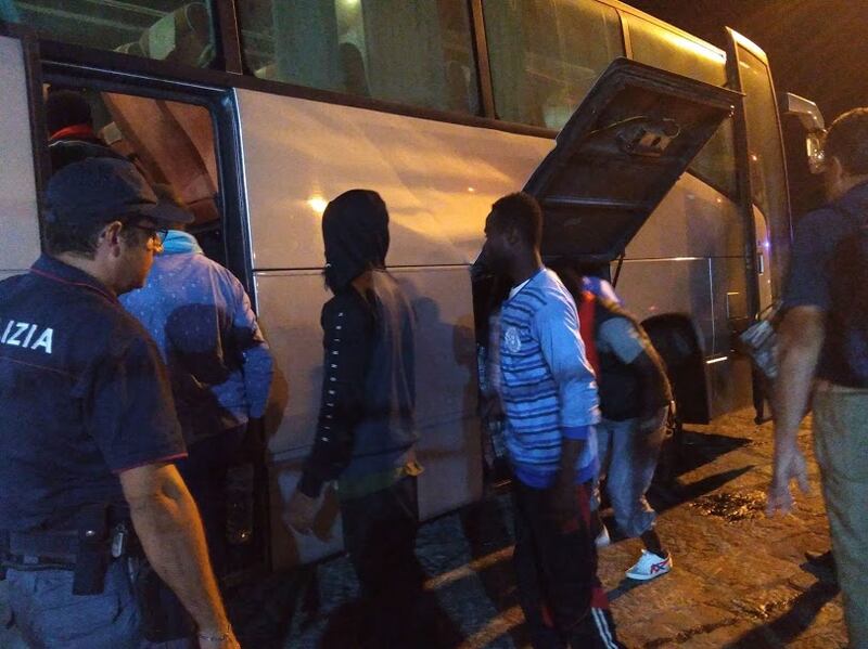 Lo sbarco dei migranti della Open Arms a Porto Empedocle  1