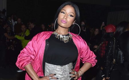 Nicki Minaj fuori di seno alla Paris Fashion Week 1