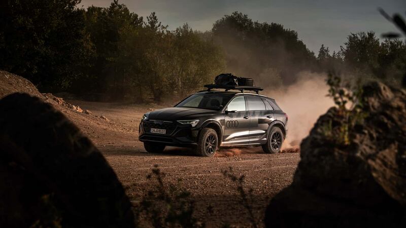 Audi Q8 e-tron edition Dakar, guarda tutte le foto 2