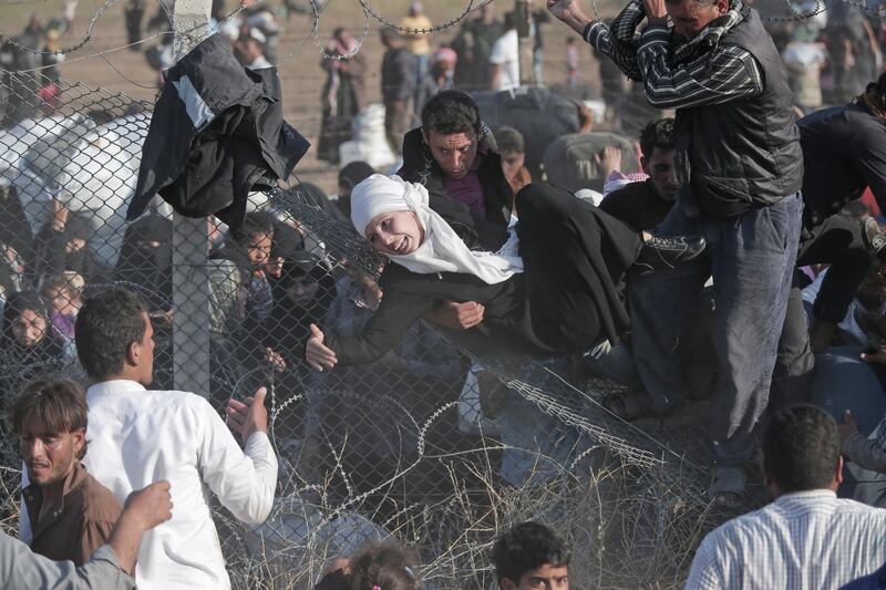 I profughi sfondano il confine tra Turchia e Siria 4