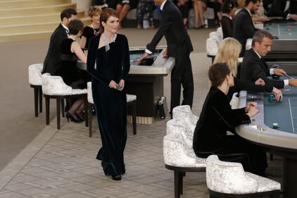 La sfilata di Chanel tra tavoli della roulette e slot 3