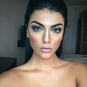 Giulia Salemi hot, nuda sotto l'asciugamano 6