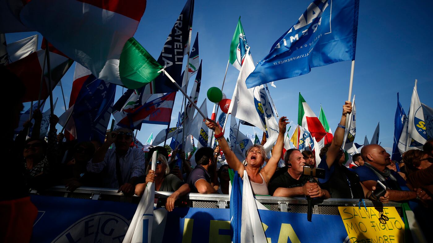 Gli elettori premiano il partito unico del centrodestra: il 54% è favorevole