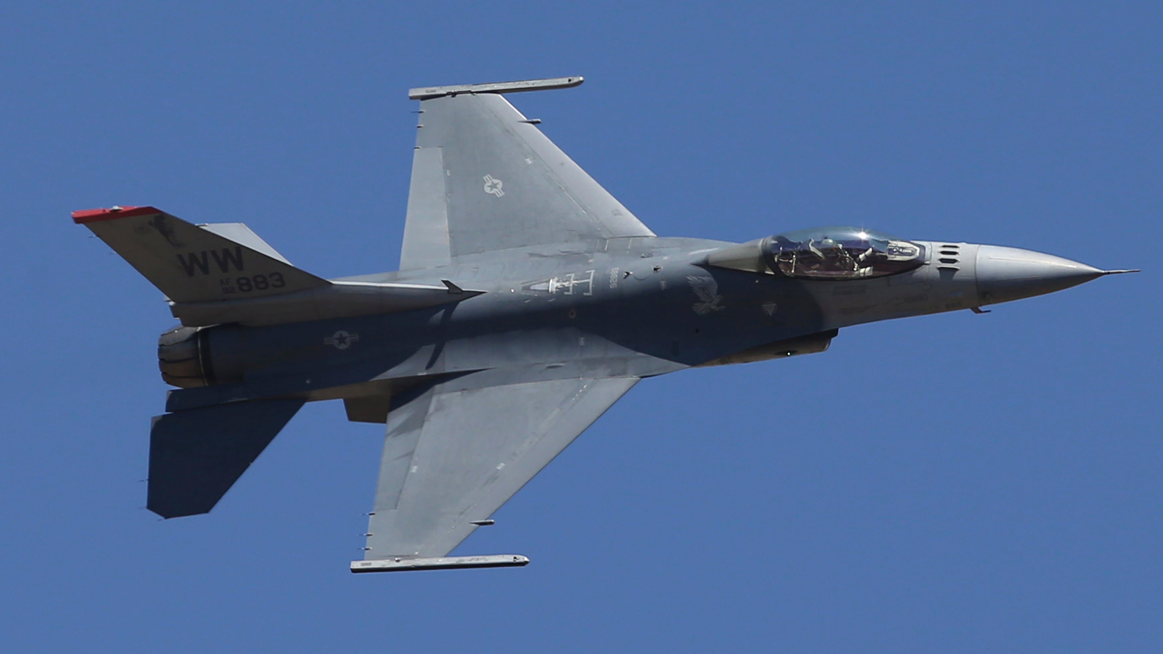 Dai droni ai super F16. Com'è affollata la nuova guerra dei cieli