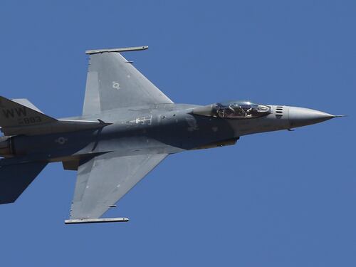 L'"arma finale" degli F16. Gli addestramenti a Kiev con piloti Nato in pensione