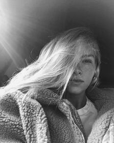  Camille Kostek, le foto più sensuali 8