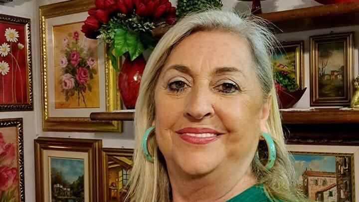 Vestita nella vasca da bagno. Il giallo della tabaccaia morta