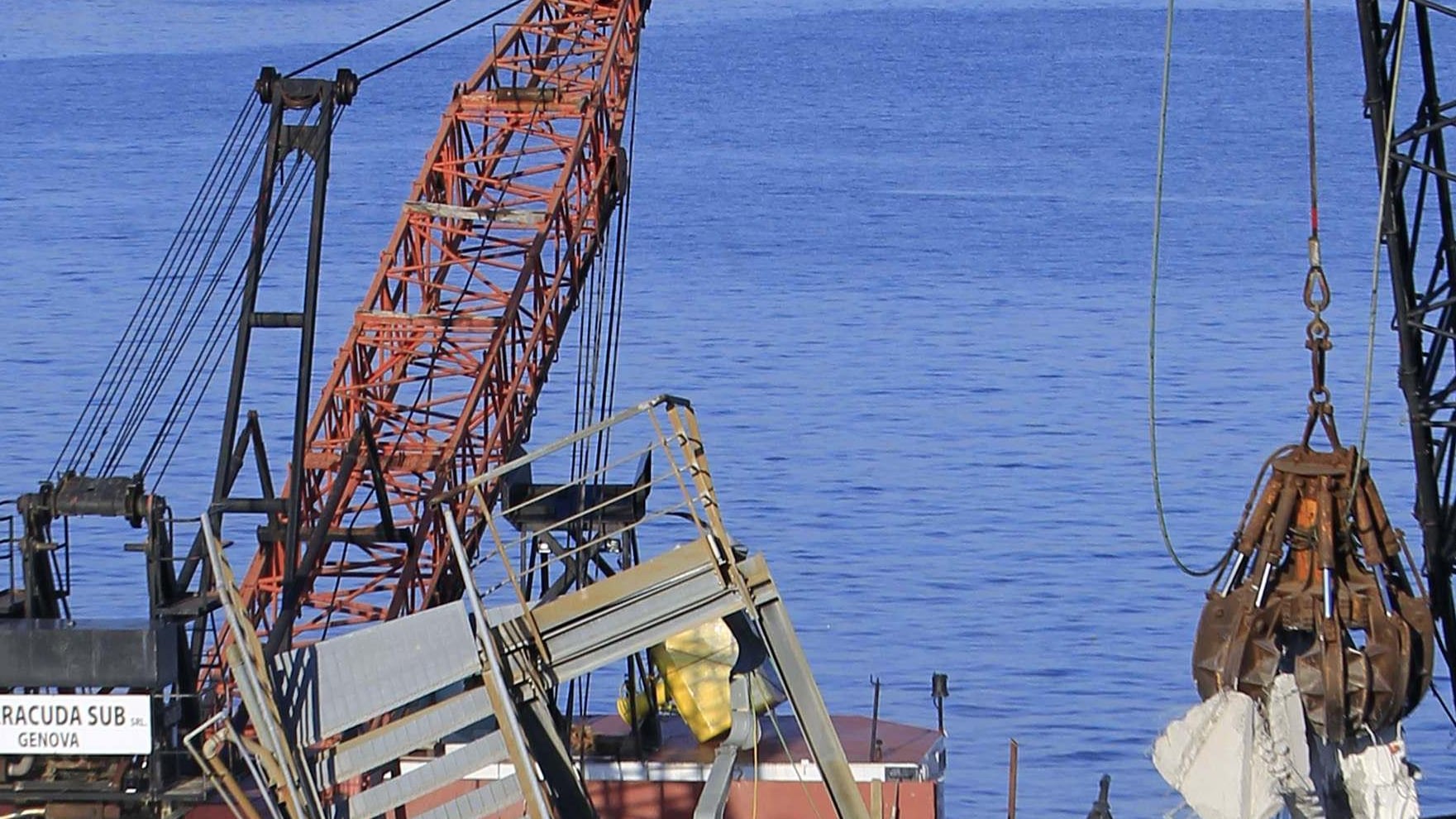 E ora i soliti "corvi" rossi volano sul lutto di Genova