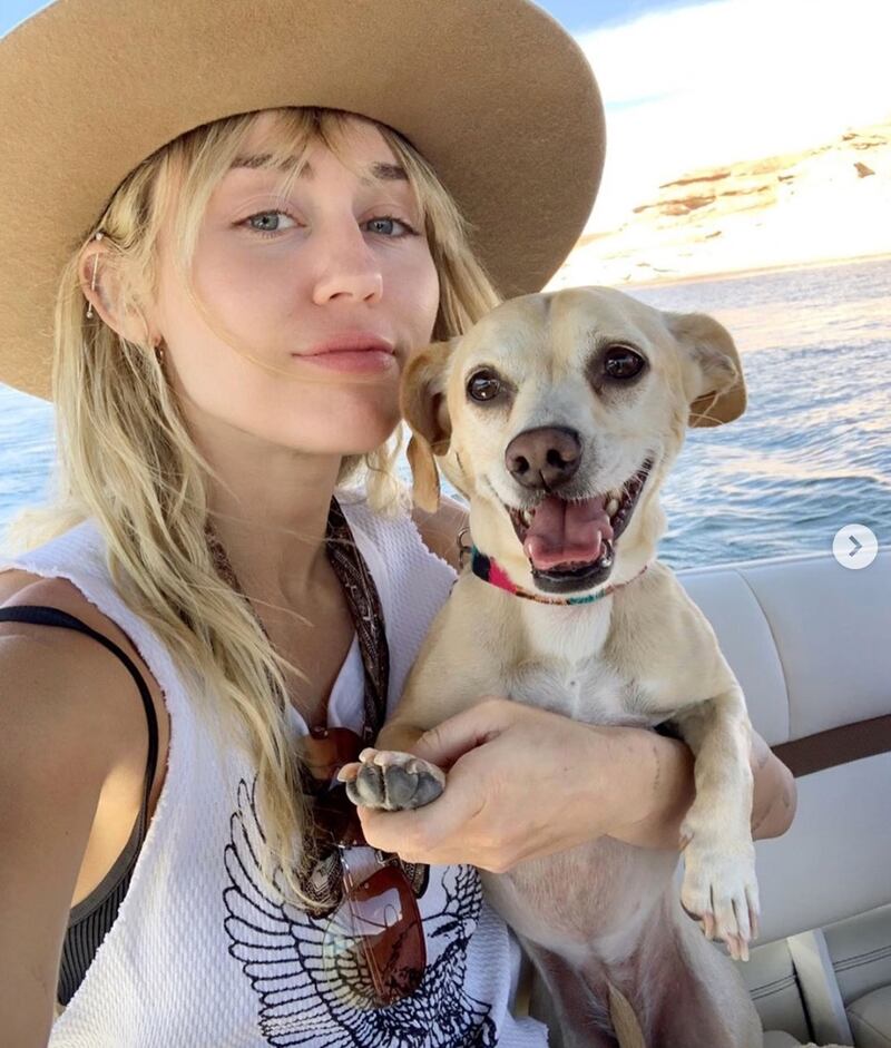 Miley Cyrus, il viaggio nel deserto: foto 1