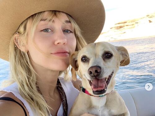 Miley Cyrus, il viaggio nel deserto: foto